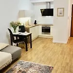 Sunny Apartment In Wilanow Close Town Hall, Palace